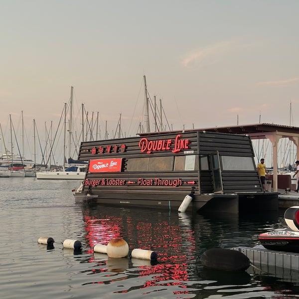 Double Like in Dubai delivers burgers by jet ski