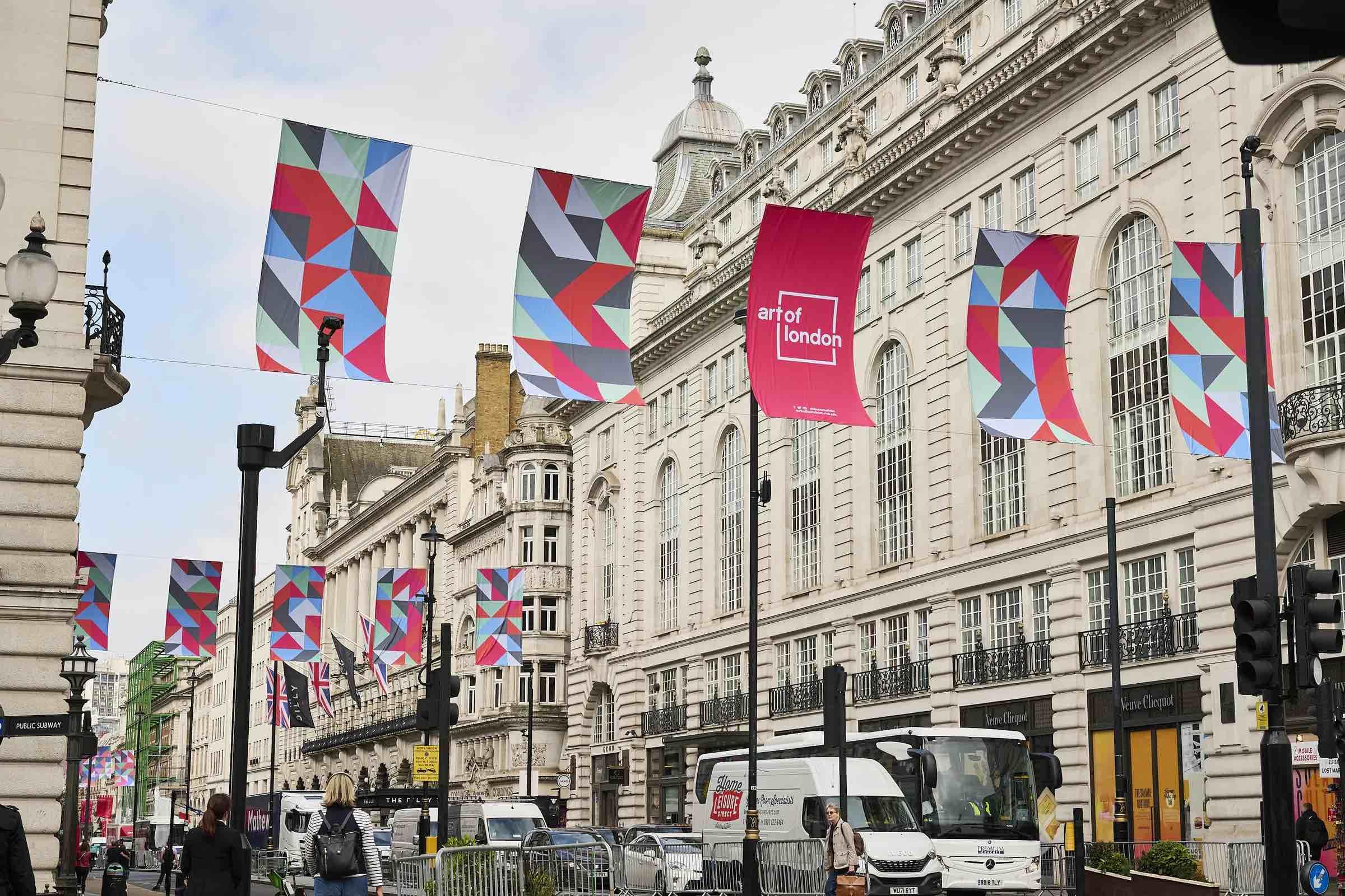 London&#8217;s Piccadilly is now displaying modern Islamic-inspired art