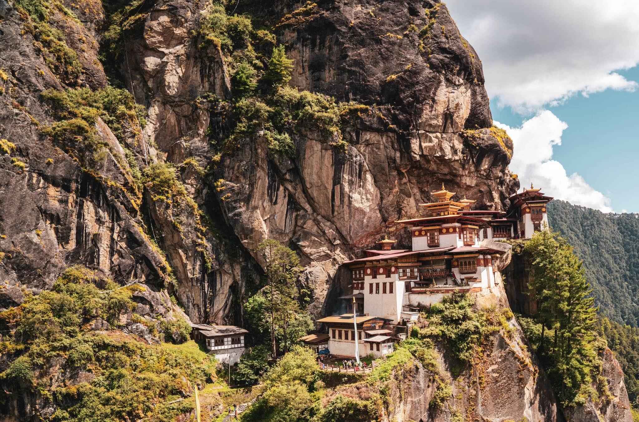 Discover Bhutan: A Journey Through the Land of the Thunder Dragon