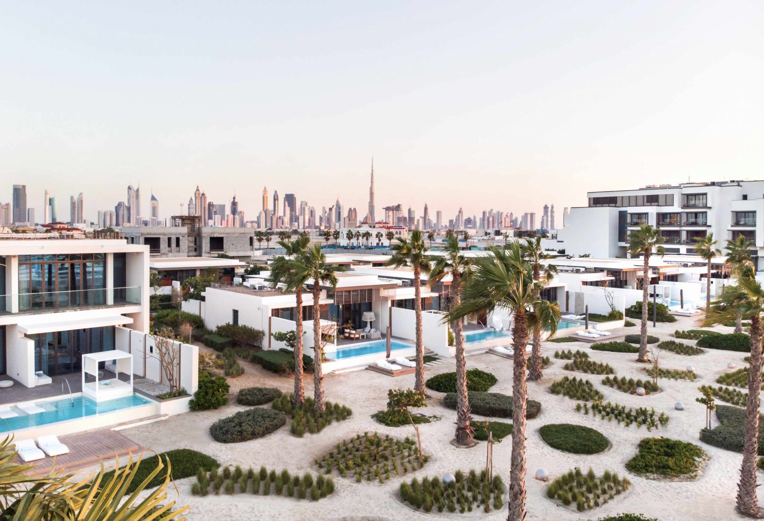 Nikki spa. Дубае Nikki Beach Resort & Spa. Movenpick Jumeirah Beach 5 Дубай. Nikki Beach Resort Spa Dubai виллы.