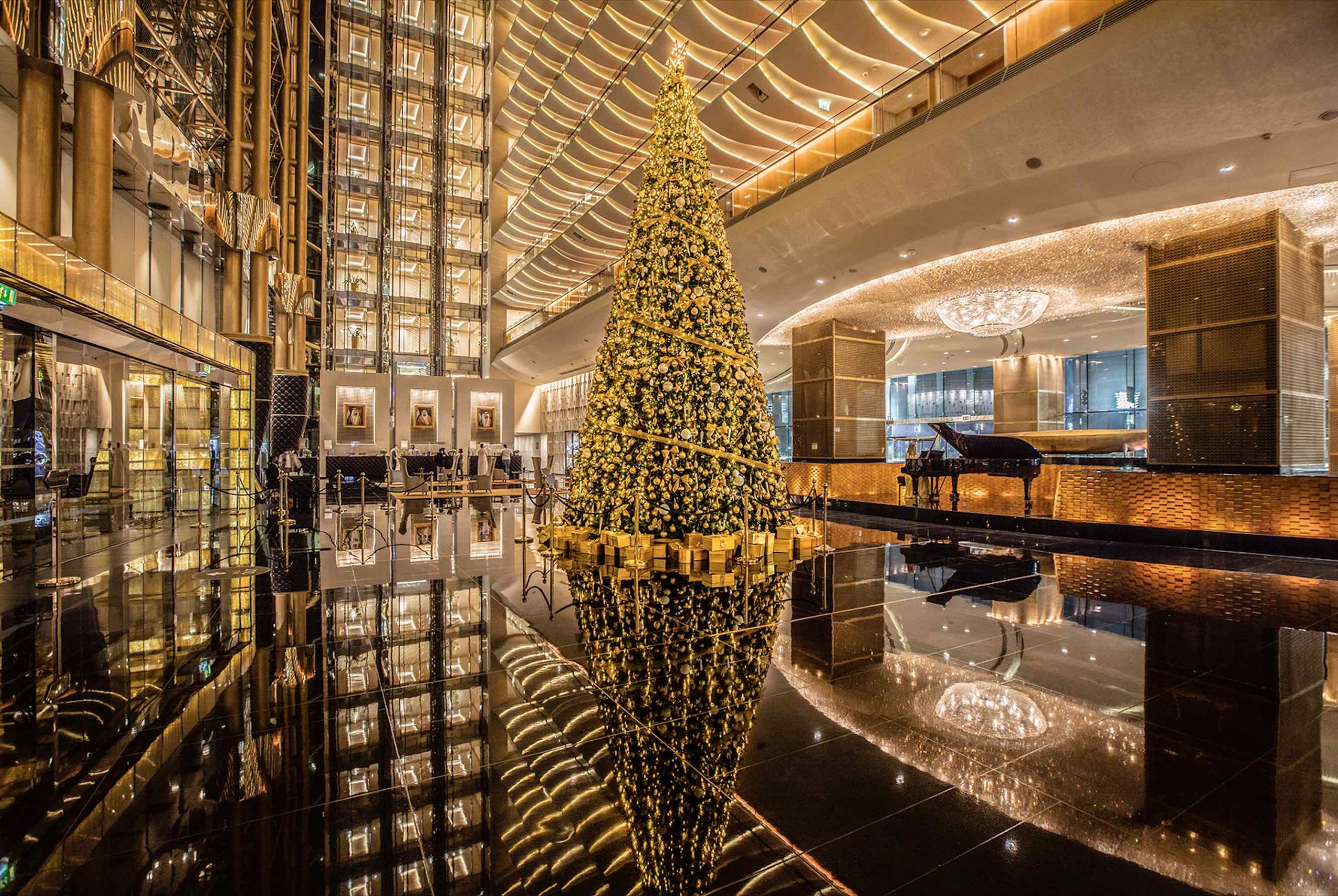 Explore the Amazing Christmas Decorations in Dubai